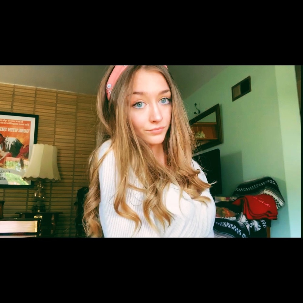 Meet your Posher, Lena